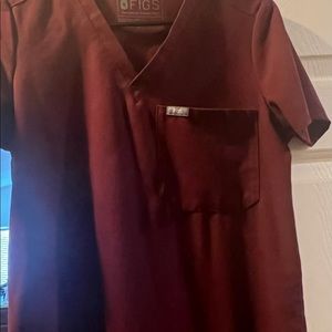 Figs Burgundy XS Catarina top.